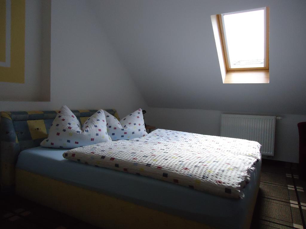 Pension Schwalbe Zwenkau Zimmer foto